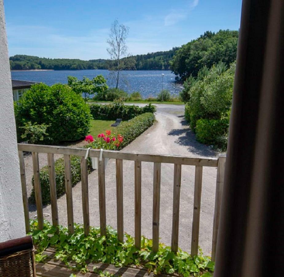 Logis Hotel Du Lac Neuvic  Exterior foto