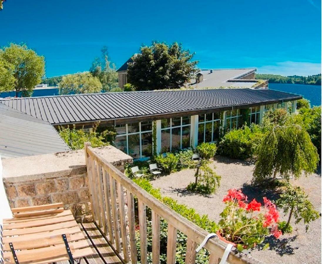 Logis Hotel Du Lac Neuvic  Exterior foto