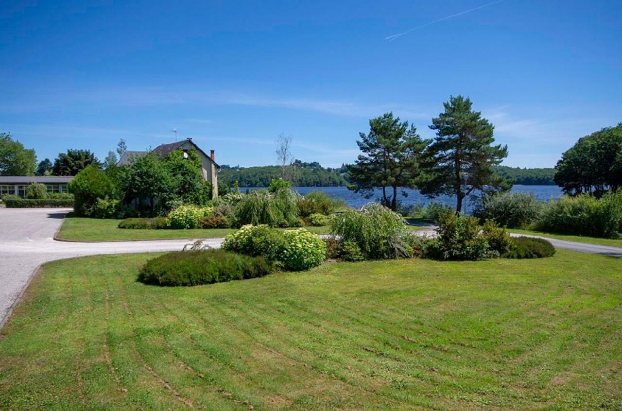 Logis Hotel Du Lac Neuvic  Exterior foto